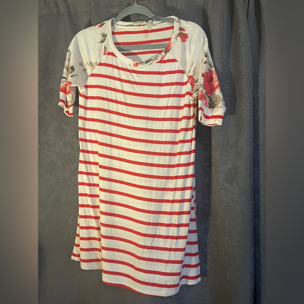 Floral and striped mixed pattern shirt dress. Tunic-style.